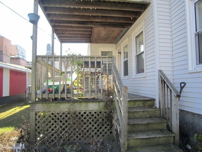 Building Photo - 507 Main St