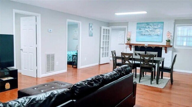 Foto del edificio - 2466 Old Fork Rd