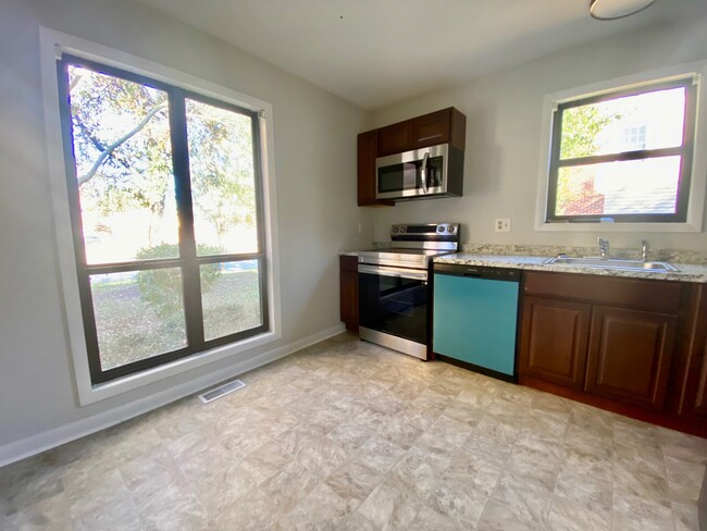 Foto del edificio - 5805 Dockridge Ct