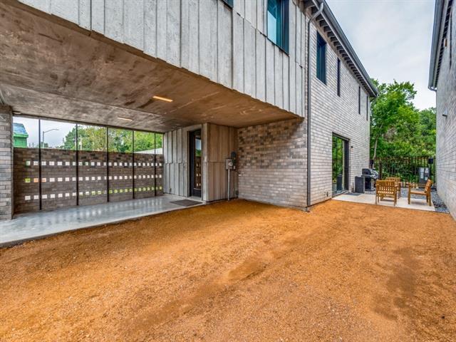 Foto del edificio - 907 Blackland Ct