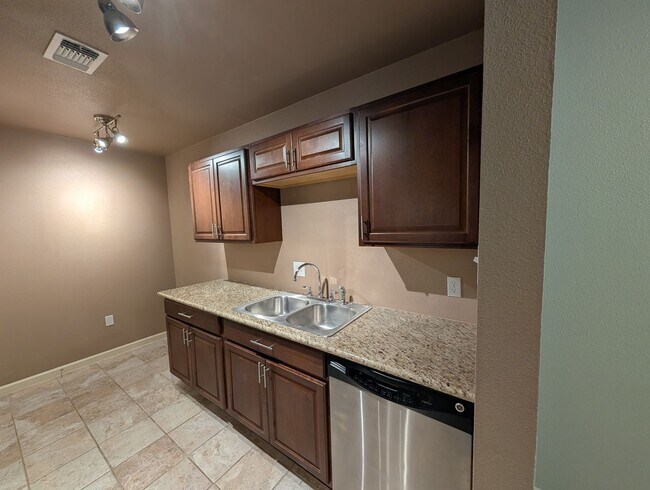 Building Photo - 2/2 Condo on Lake McQueeny / Waterfront Co...