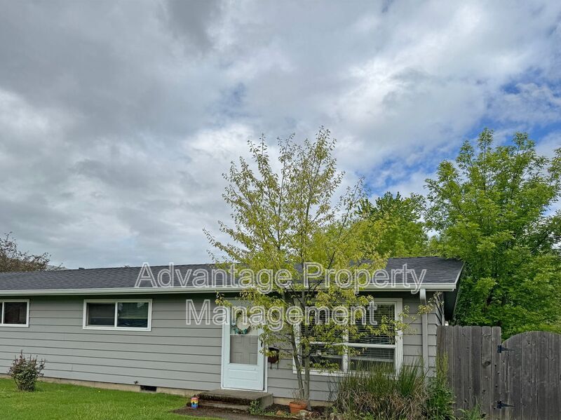 Foto principal - 1521 NW Kings Blvd