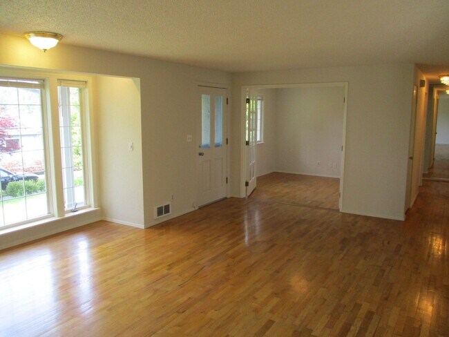 Foto del edificio - 3 Bedroom Rambler in Downtown Gig Harbor