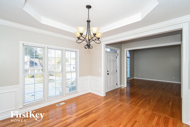 Building Photo - 335 Valleyside Dr