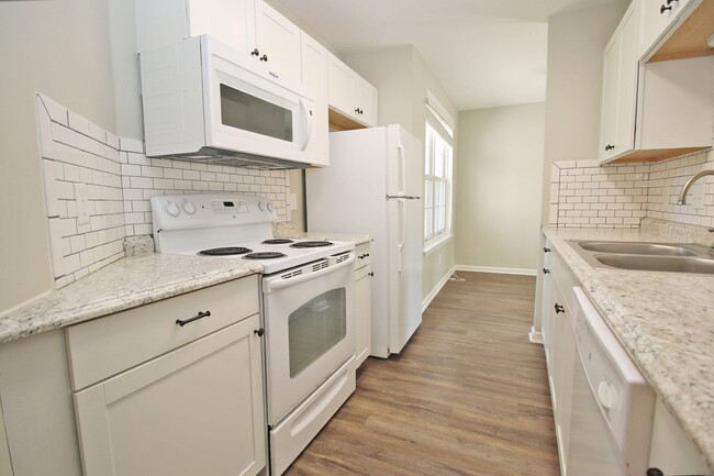 Foto del edificio - PRE-LEASING FOR 2025! 3 Bedroom, 2 Bath in...