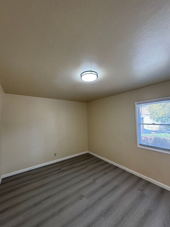 Foto del edificio - 49-53 Mosswood Ave