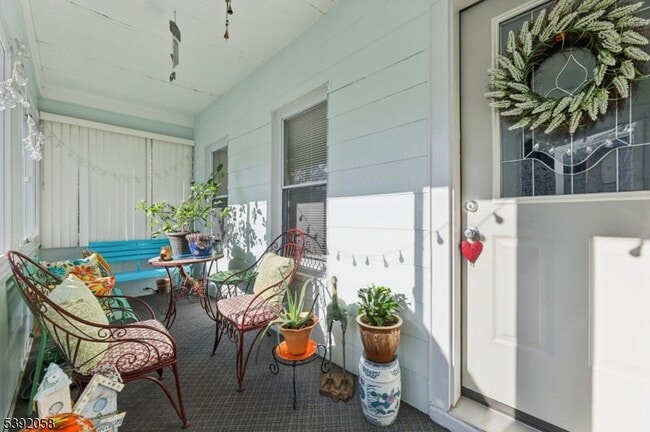 Building Photo - 74 Forest St