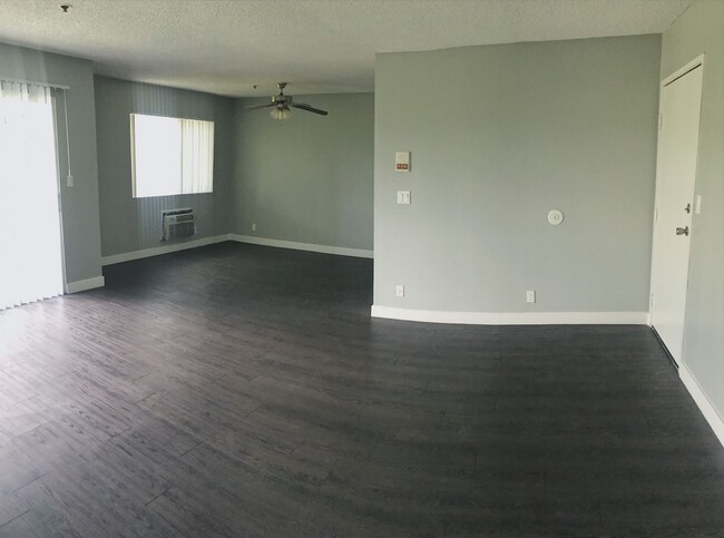 Living Room - 14941 Roscoe Blvd