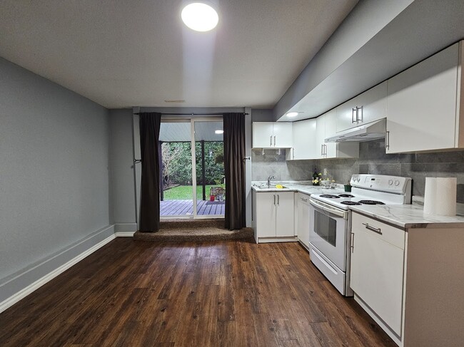 Building Photo - 46084 Clare Ave