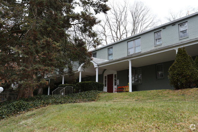 Building Photo - 205 N Essex Ave