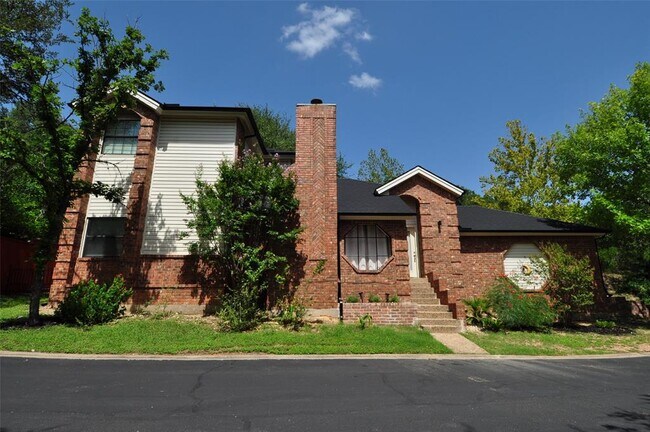 Building Photo - 9902 Talleyran Dr