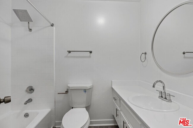 Foto del edificio - 12960 Dronfield Ave