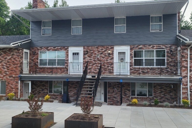 Courtyard on Hogan 2755 NE Hogan Dr Gresham, OR Apartments for Rent in Gresham