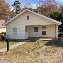 Building Photo - 108 Davis St