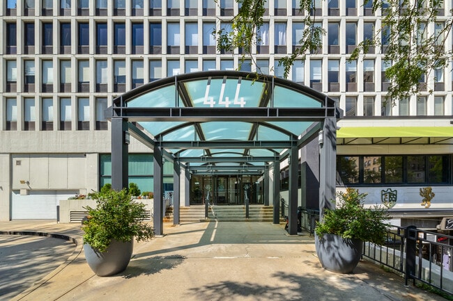 Foto del edificio - 345 W Fullerton Pkwy
