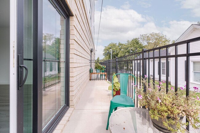 Foto del edificio - The Madison Corner Patio