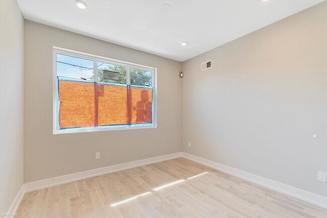 Building Photo - 3 br, 3 bath Duplex - 2037 N Randolph St U...