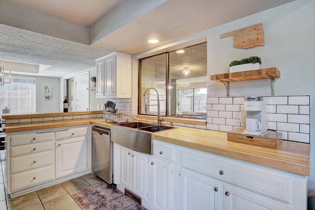 Foto del edificio - 3905 NW 70th St