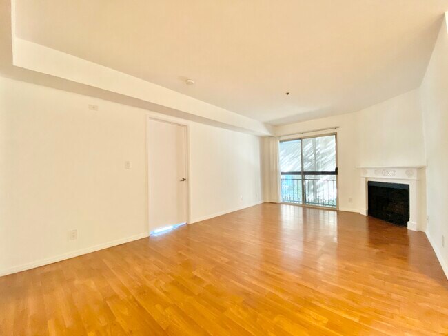 Building Photo - 8722 Burton Way