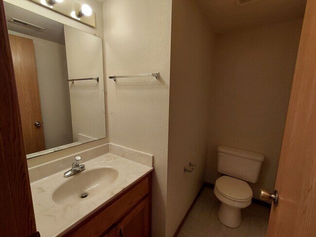 Building Photo - 24950 Scenic Dr