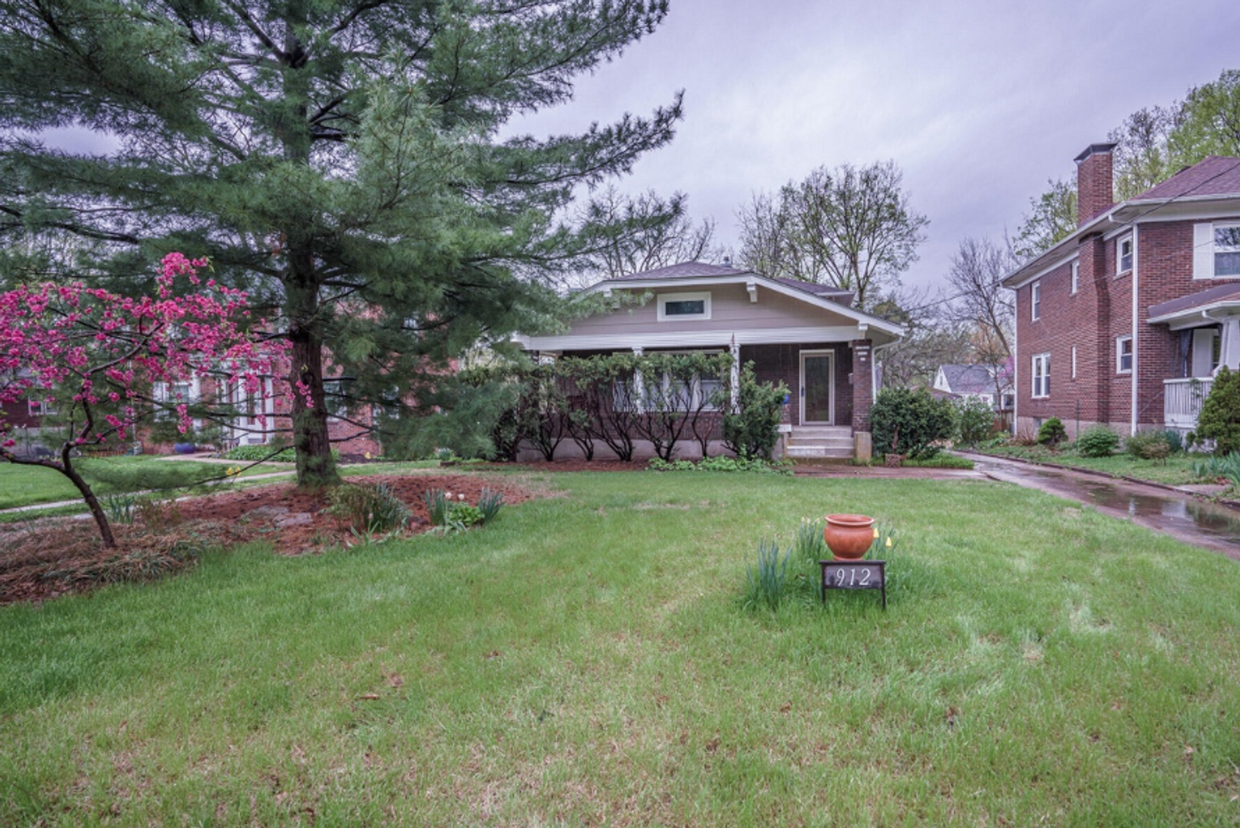 Primary Photo - 4 Bed 1.5 bath charming home on W Broadway