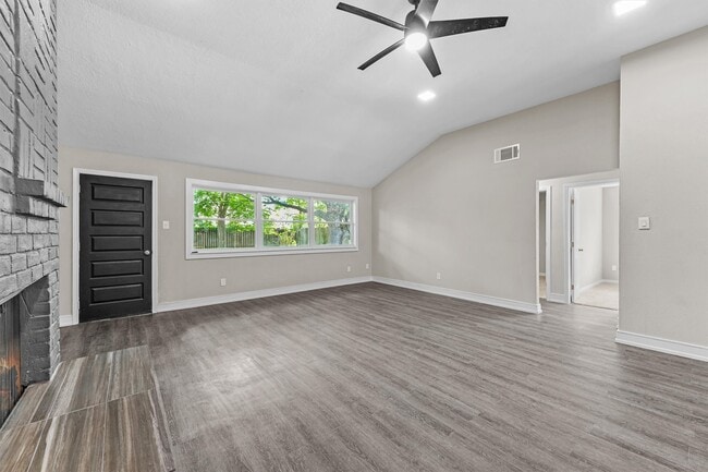 Building Photo - 16026 Beechnut St