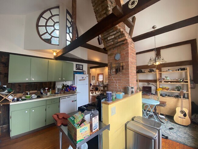 Building Photo - 180 Dwight St