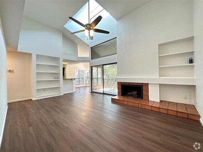 Building Photo - 4711 Spicewood Springs Rd