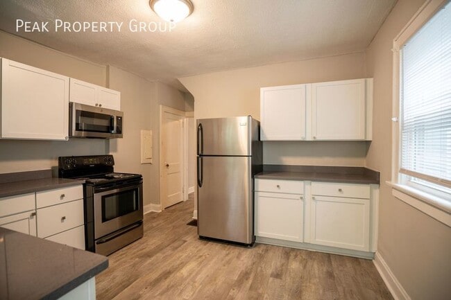 Foto del edificio - Available NOW! 3 Bedroom Duplex Located in...