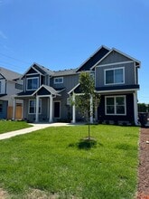 Building Photo - 16 Sand Ridge Ct