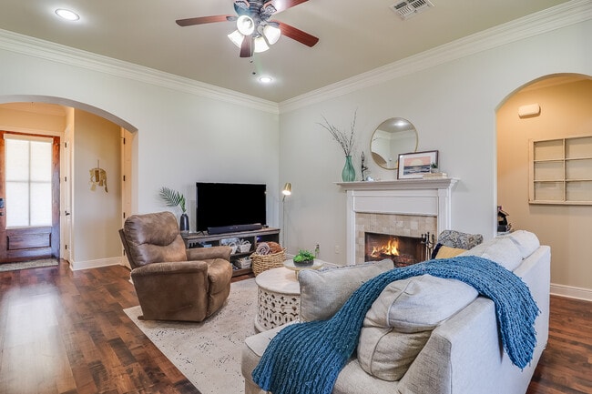 Building Photo - 222 Crenshaw Dr