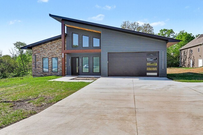 Foto del edificio - 1507 Shady Brook Ln