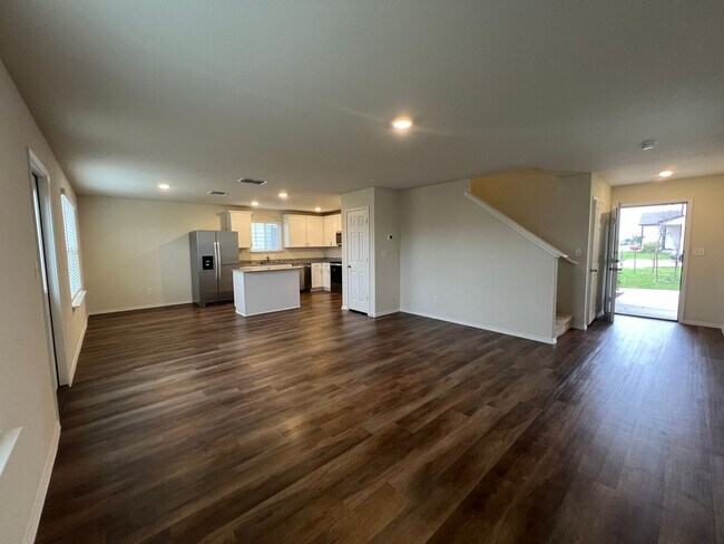 Foto del edificio - Stunning 4 bdrm Two-Story in  NBTX