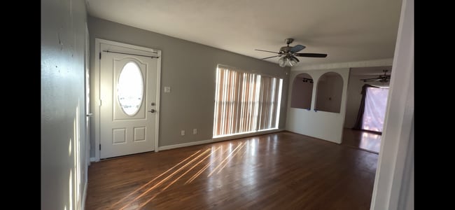 Building Photo - 10520 Sandra Lynn Dr