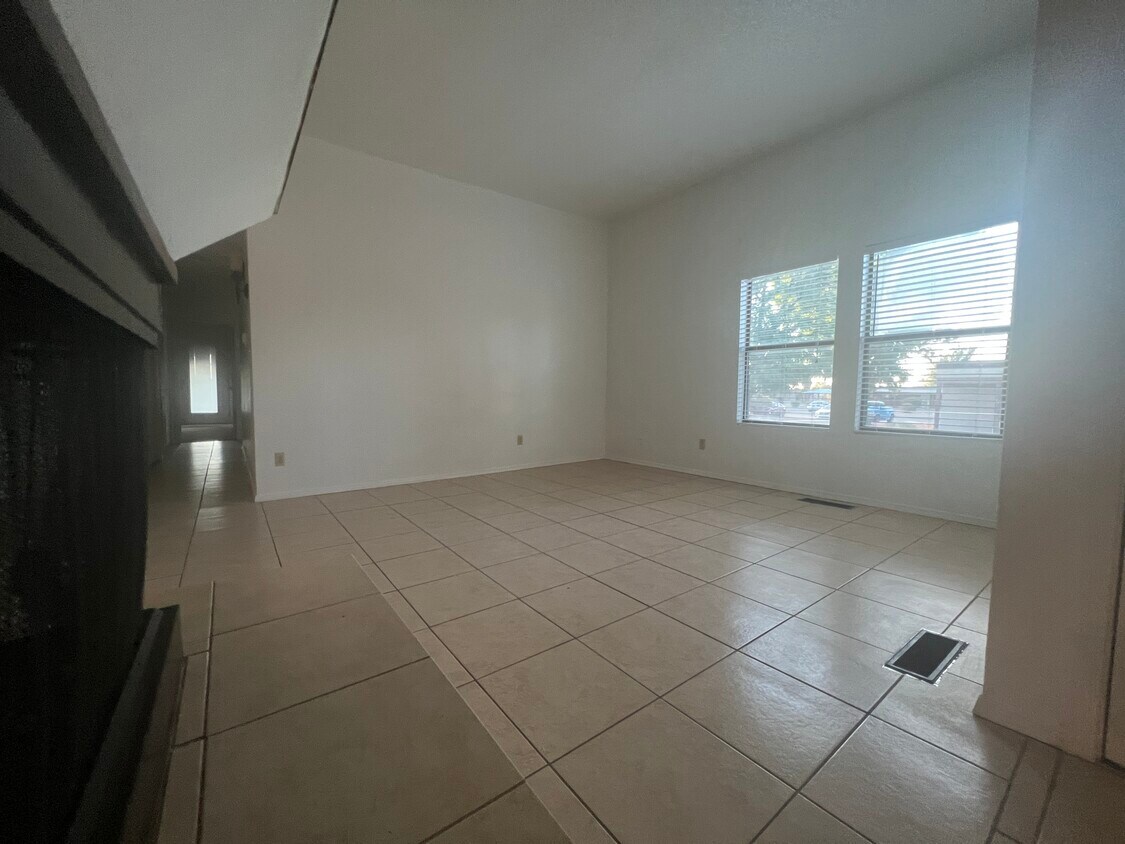 Foto principal - 906 S Wyoming Ave