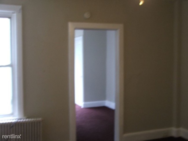 Building Photo - 3 br, 2 bath Townhome - 13 W 20th St