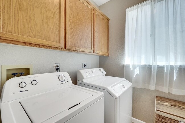 Building Photo - 915 Tipperary Dr