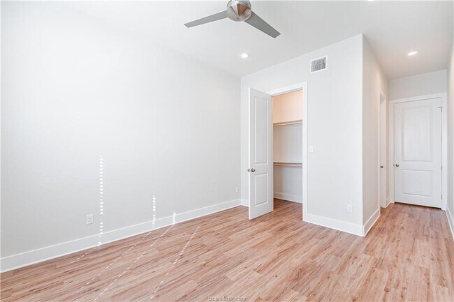Building Photo - 408 Ash St