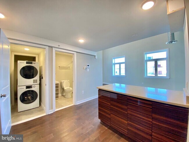 Foto del edificio - 1 W Main St