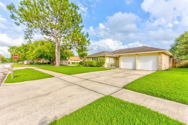 Building Photo - 2799 Wood Hollow Dr
