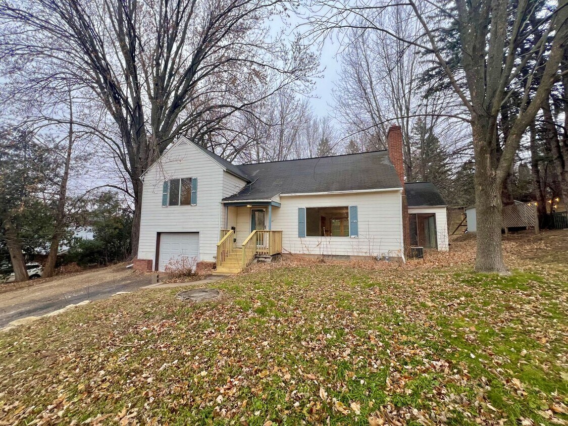 SingleFamily Home in Pill Hill with a Garage House Rental in