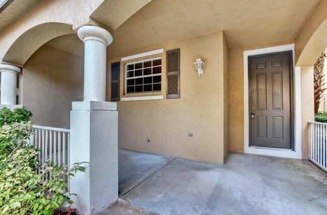 Building Photo - 1418 W Wickham Cir