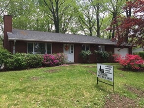 Building Photo - 1115 Brookside Dr