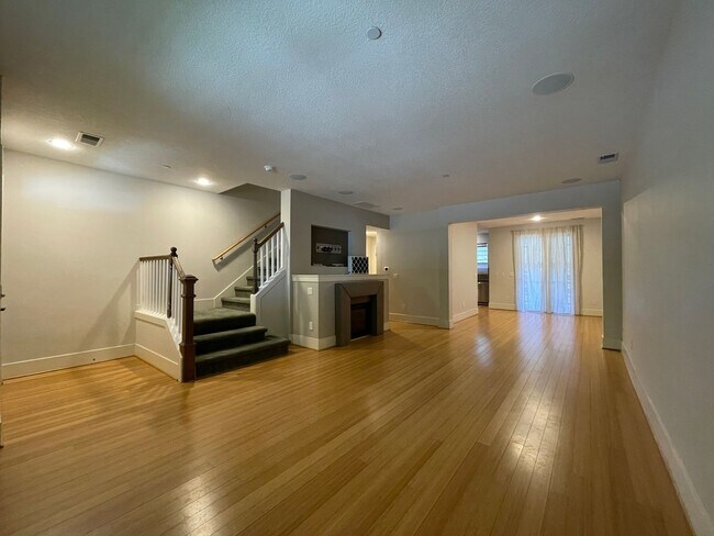 Building Photo - Cedar Mill - 3Bd 2.5Ba + Bonus Room TH ~ A/C, EV Charging & More ~ Convenient to Nike, Intel and ...