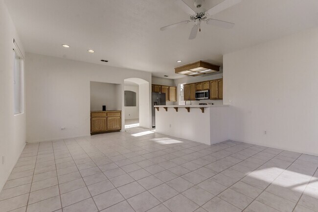 Foto del edificio - 9392 Lakepoint Dr
