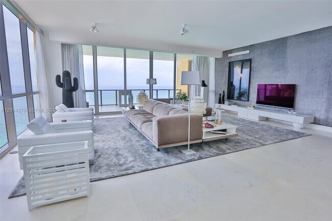 Foto del edificio - 17749 Collins Ave