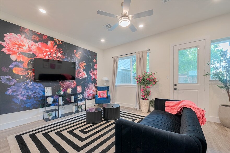 Photo - 2909 Nagle Street Unit