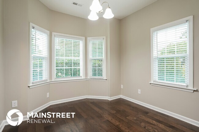 Foto del edificio - 6014 River Lake Cir