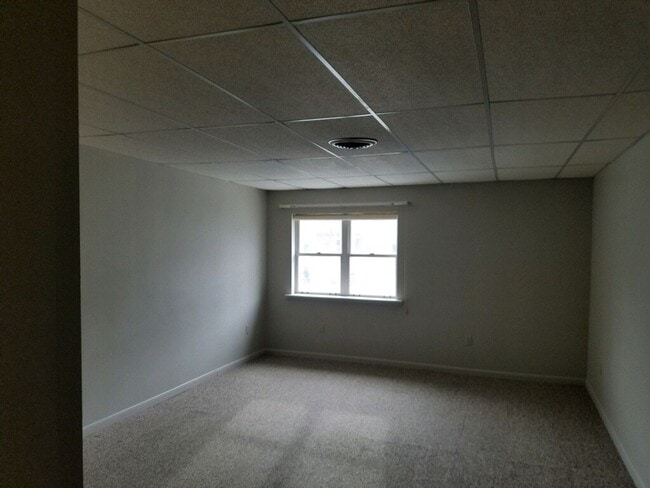 Building Photo - 613 W Broadway