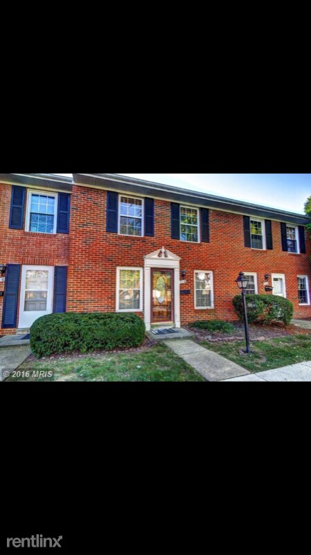 Primary Photo - 3 br, 1.5 bath Townhome - 218 N Sterling Blvd